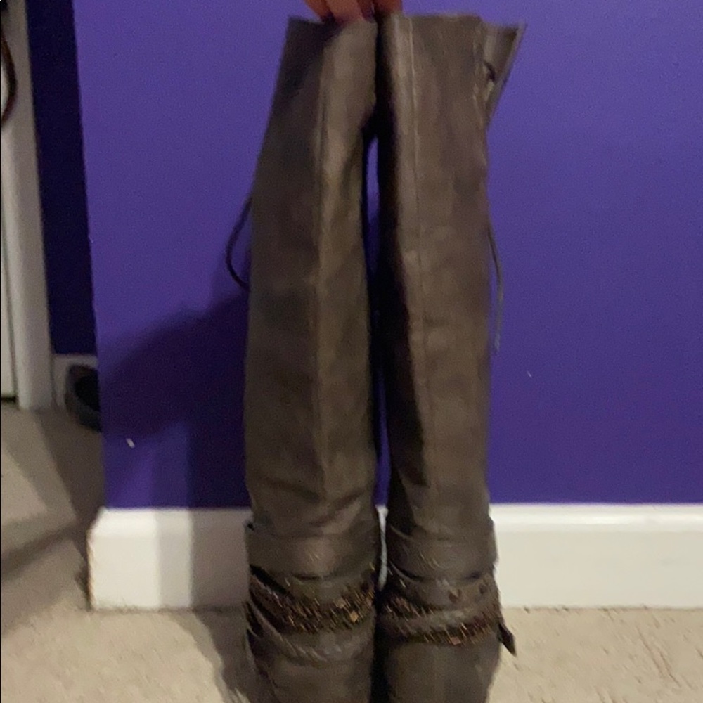 Boots - Picture 5 of 7